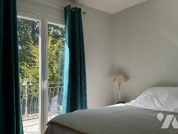 CHATEAU-RENAULT (37110)   - Elégante maison avec parc arboré