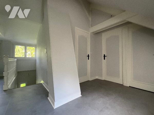 CHATEAU-RENAULT (37110)   - Elégante maison avec parc arboré