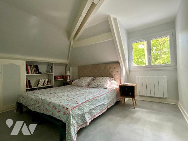 CHATEAU-RENAULT (37110)   - Elégante maison avec parc arboré