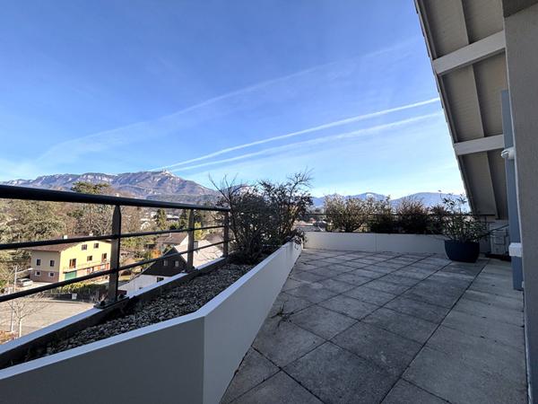 Splendide appartement-terrasses aux triples expositions en dernier étage avec dépendances, dans le quartier prisé de Bissy