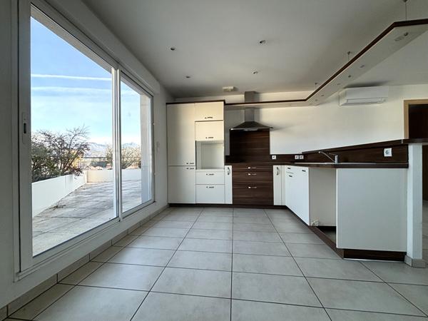 Splendide appartement-terrasses aux triples expositions en dernier étage avec dépendances, dans le quartier prisé de Bissy