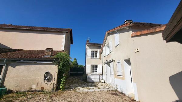 Vente Maison 7 pièces 145 m2 à Lussac-les-Châteaux