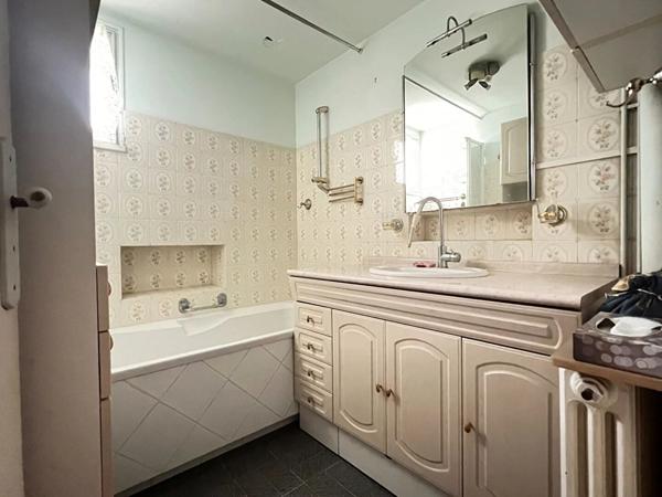 Vente Maison 7 pièces 145 m2 à Lussac-les-Châteaux