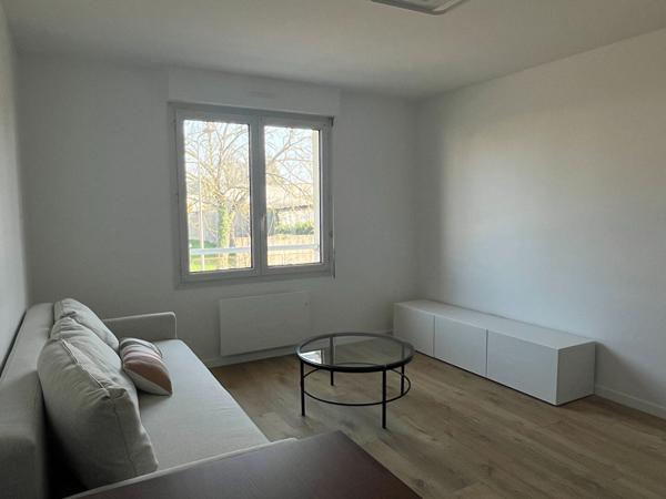 Magnifique Studio meublé 24.80m² avec parking refait à Neuf - LA QUEUE EN BRIE