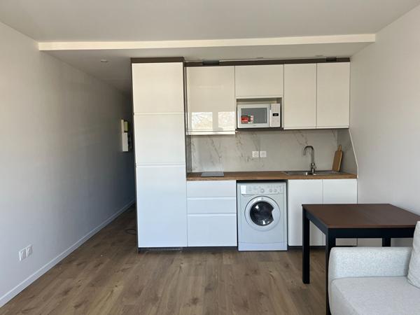 Magnifique Studio meublé 24.80m² avec parking refait à Neuf - LA QUEUE EN BRIE