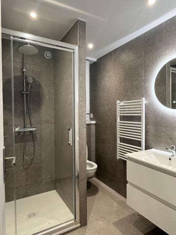 Magnifique Studio meublé 24.80m² avec parking refait à Neuf - LA QUEUE EN BRIE