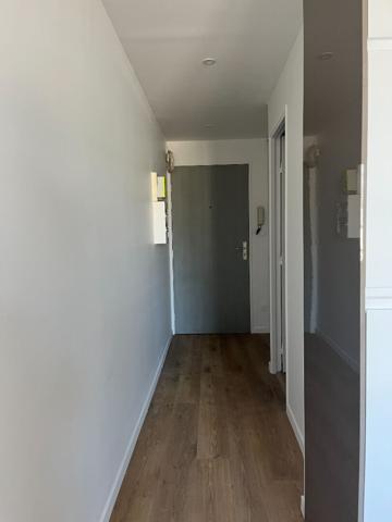 Magnifique Studio meublé 24.80m² avec parking refait à Neuf - LA QUEUE EN BRIE