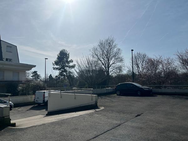 Magnifique Studio meublé 24.80m² avec parking refait à Neuf - LA QUEUE EN BRIE