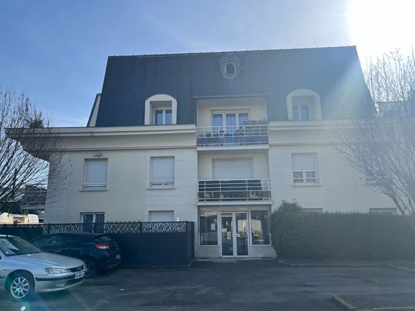 Magnifique Studio meublé 24.80m² avec parking refait à Neuf - LA QUEUE EN BRIE