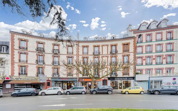 Immeuble à vendre    25 pièces • 451,43 m2 Le Raincy