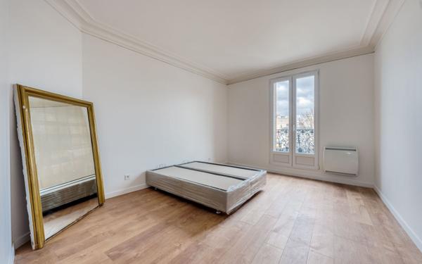 Immeuble à vendre    25 pièces • 451,43 m2 Le Raincy
