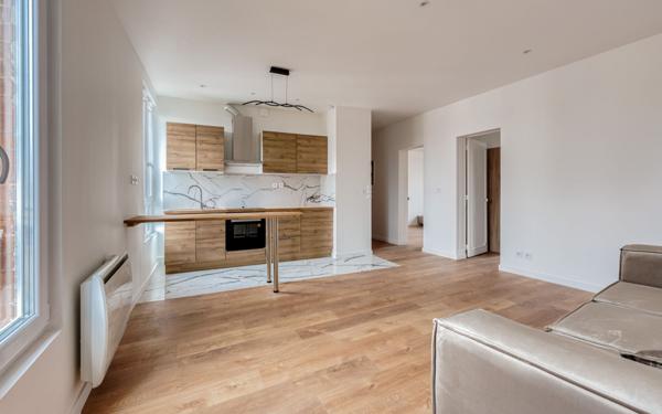 Immeuble à vendre    25 pièces • 451,43 m2 Le Raincy