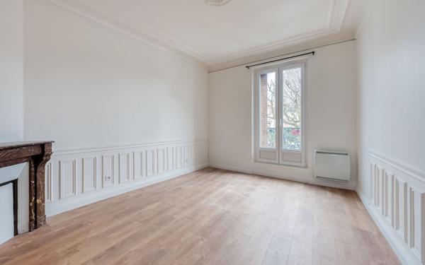 Immeuble à vendre    25 pièces • 451,43 m2 Le Raincy