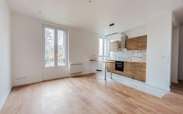 Immeuble à vendre    25 pièces • 451,43 m2 Le Raincy