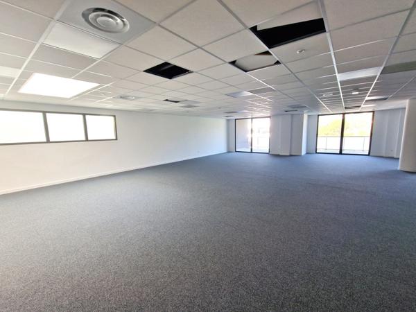 A louer, Bureaux, 160 m², Saint-Isidore, Plaine du Var, Nice 06200, Alpes-Maritimes