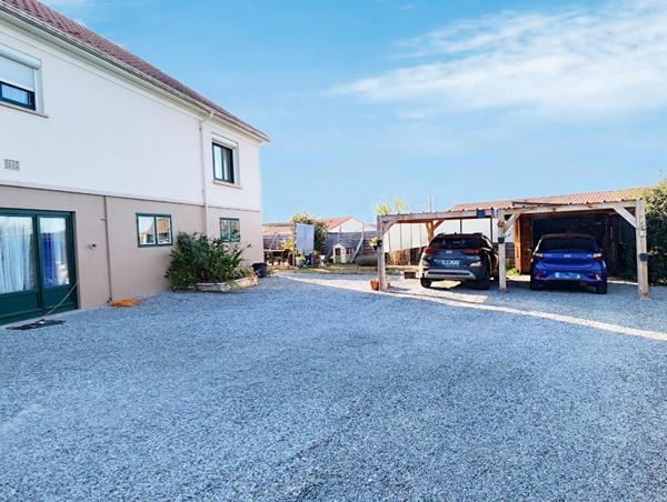 Maison 3 chambres - carport - abris - pergola et jardin CLOS