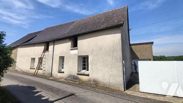 GUICHEN - Dans hameau entre le bourg et la gare de Bourg des Comptes - Maison en pierres compre...