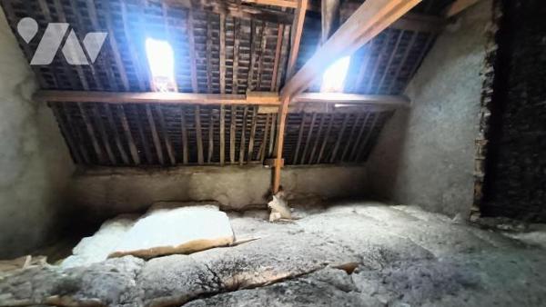 GUICHEN - Dans hameau entre le bourg et la gare de Bourg des Comptes - Maison en pierres compre...