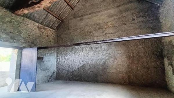 GUICHEN - Dans hameau entre le bourg et la gare de Bourg des Comptes - Maison en pierres compre...