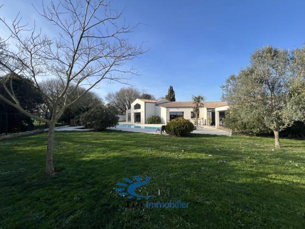 LA JARRIE MAISON CONTEMPORAINE PLAIN PIED 3 CHAMBRES AVEC PISCINE GARAGE  La jarrie