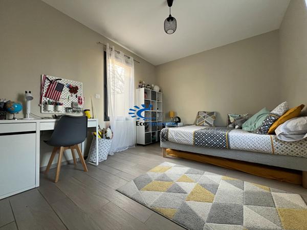 LA JARRIE MAISON CONTEMPORAINE PLAIN PIED 3 CHAMBRES AVEC PISCINE GARAGE  La jarrie