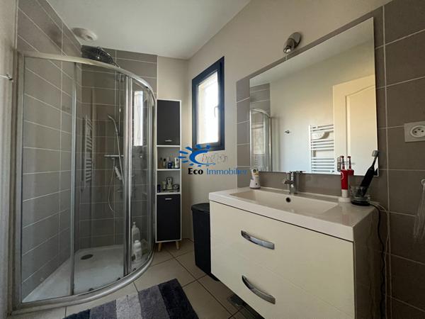 LA JARRIE MAISON CONTEMPORAINE PLAIN PIED 3 CHAMBRES AVEC PISCINE GARAGE  La jarrie