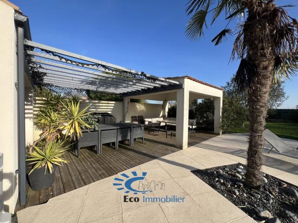 LA JARRIE MAISON CONTEMPORAINE PLAIN PIED 3 CHAMBRES AVEC PISCINE GARAGE  La jarrie