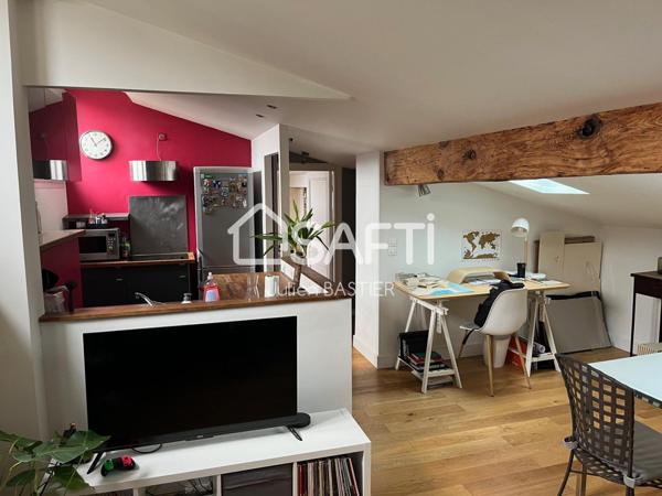 Bordeaux Chartrons rue notre dame - Tram B, T2 rénové au 3ème étage dans une jolie copropriété