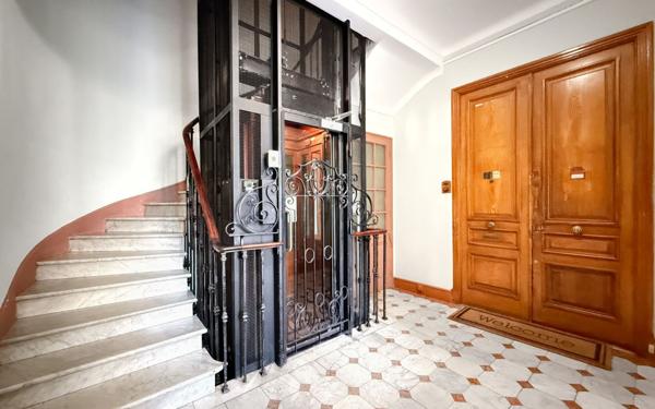 Appartement à vendre    3 pièces • 108,79 m2 Nice