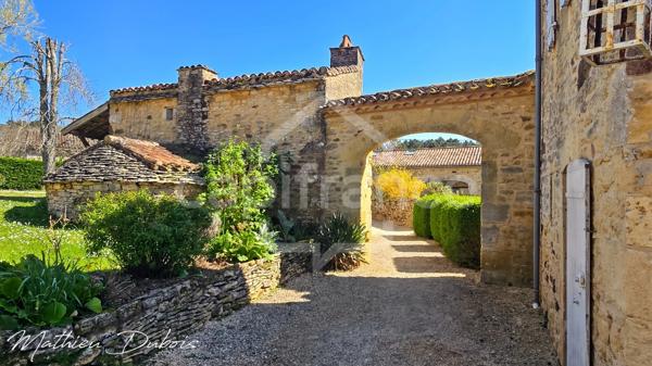 Domaine en hameau privé avec activité touristique - Cadre d’exception entre Lot et Dordogne