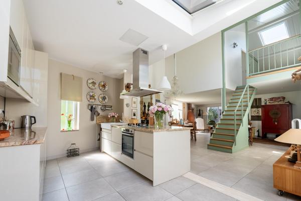 Atelier d'artiste de 147m² (possible plus) + maison loft de 171 m²