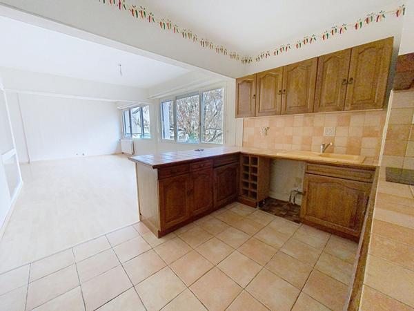 Appartement Angers de 3 chambres de 99.34 m2 à Angers proche Clinique de l'Anjou avec stationnement