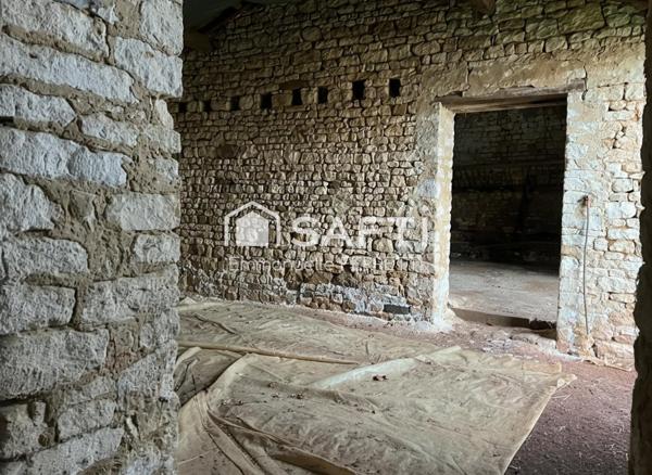 Ancienne ferme en pierre – 130 m² habitables + dépendances – 12 km des plages