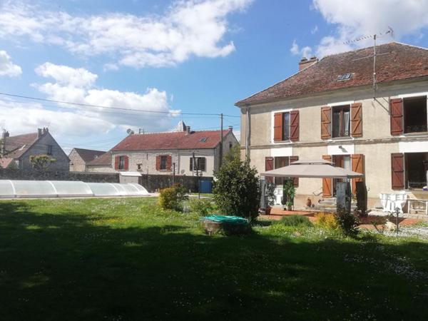 MAISON BOURGEOISE 186 M2 AVEC PISCINE CHAUFFÉE ET COUVERTE 320 000