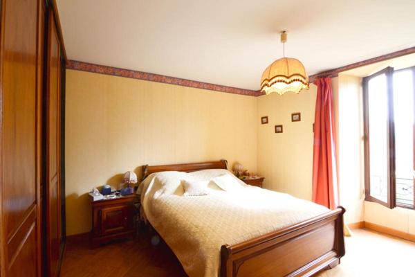 MAISON BOURGEOISE 186 M2 AVEC PISCINE CHAUFFÉE ET COUVERTE 320 000