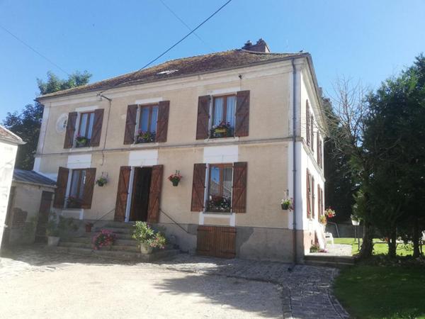 MAISON BOURGEOISE 186 M2 AVEC PISCINE CHAUFFÉE ET COUVERTE 320 000