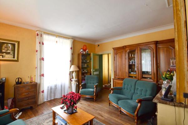 MAISON BOURGEOISE 186 M2 AVEC PISCINE CHAUFFÉE ET COUVERTE 320 000