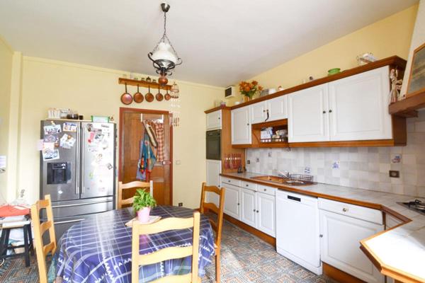 MAISON BOURGEOISE 186 M2 AVEC PISCINE CHAUFFÉE ET COUVERTE 320 000