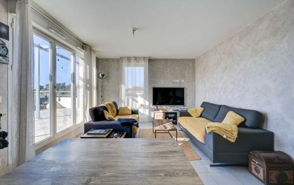 Appartement Marseille 13012 - 3 pièce(s) 57 m2 - dernier étage ,terrasse de 57m², double box en ss sol