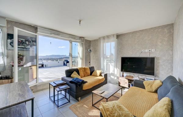 Appartement Marseille 13012 - 3 pièce(s) 57 m2 - dernier étage ,terrasse de 57m², double box en ss sol