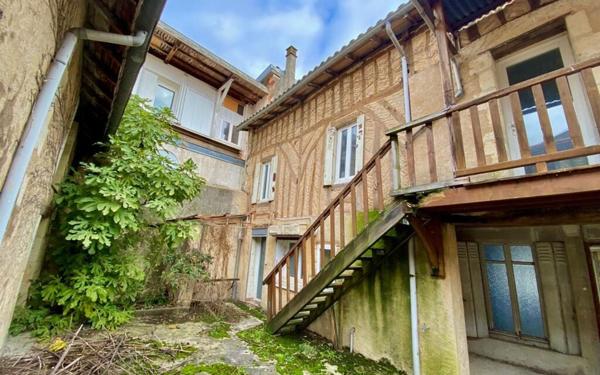 Immeuble à vendre    3 pièces •  Mussidan