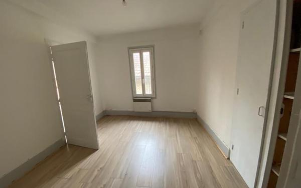Immeuble à vendre    3 pièces •  Mussidan