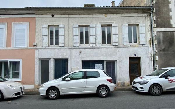 Immeuble à vendre    3 pièces •  Mussidan