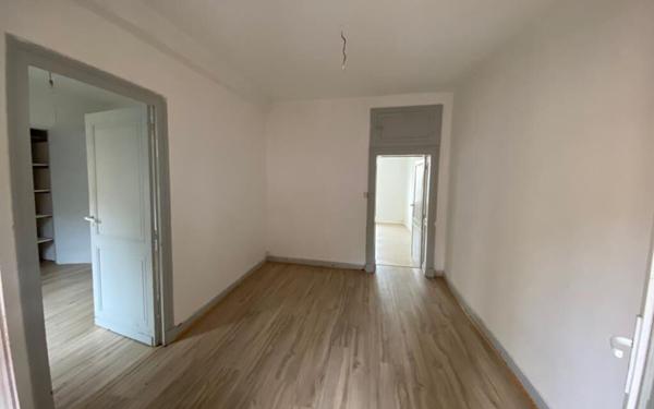 Immeuble à vendre    3 pièces •  Mussidan