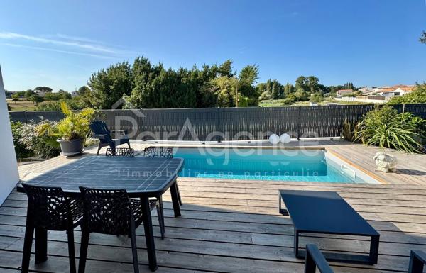 Maison neuve de plain-pied - piscine et vue dégagée