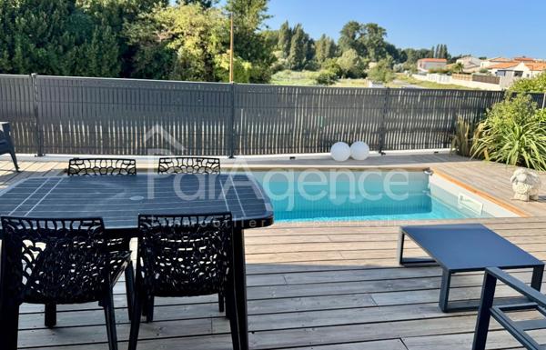 Maison neuve de plain-pied - piscine et vue dégagée