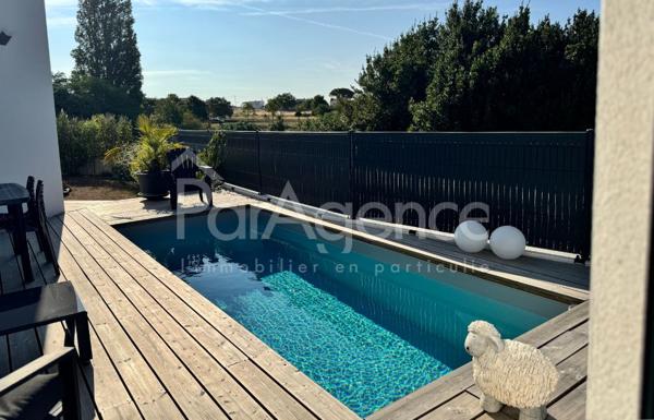 Maison neuve de plain-pied - piscine et vue dégagée
