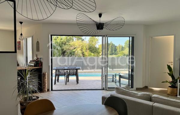 Maison neuve de plain-pied - piscine et vue dégagée