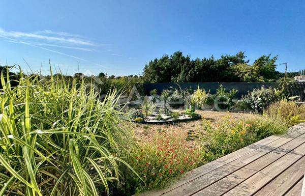 Maison neuve de plain-pied - piscine et vue dégagée