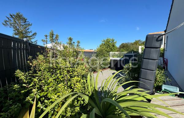 Maison neuve de plain-pied - piscine et vue dégagée